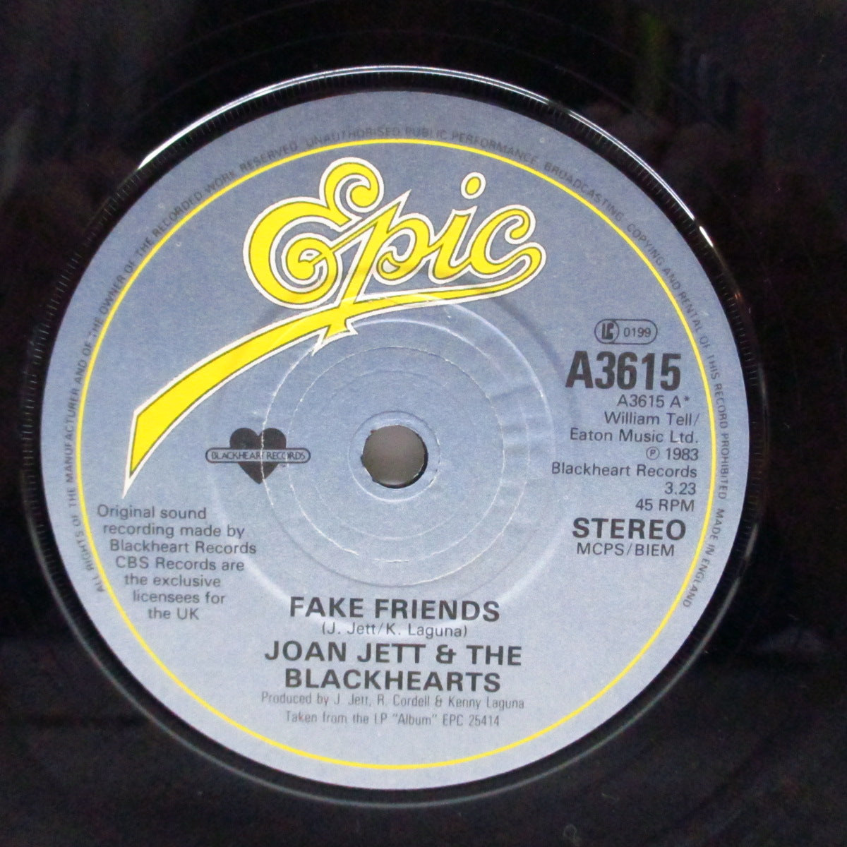 JOAN JETT & THE BLACKHEARTS (ジョーン・ジェット&ザ・ブラックハーツ) - Fake Friends (UK オリジナル「フラットセンター」7"+光沢ソフト紙折り返しジャケ)