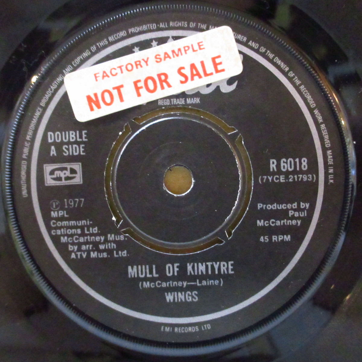 PAUL McCARTNEY & WINGS (ポール・マッカートニー & ウイングス) - Mull Of Kintyre (UK '77 オリジナル「A面にプロモステッカー付き黒紙ラベ・ラウンドセンター」 7インチ+光沢固紙ジャケ)