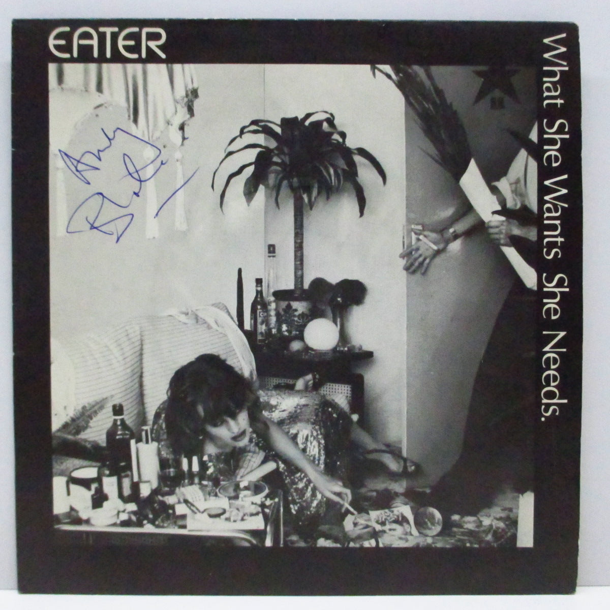 EATER (イーター) - What She Wants She Needs (UK オリジナル 7"+「アンディ・ブレイド の直筆サイン入」光沢固紙ジャケ)