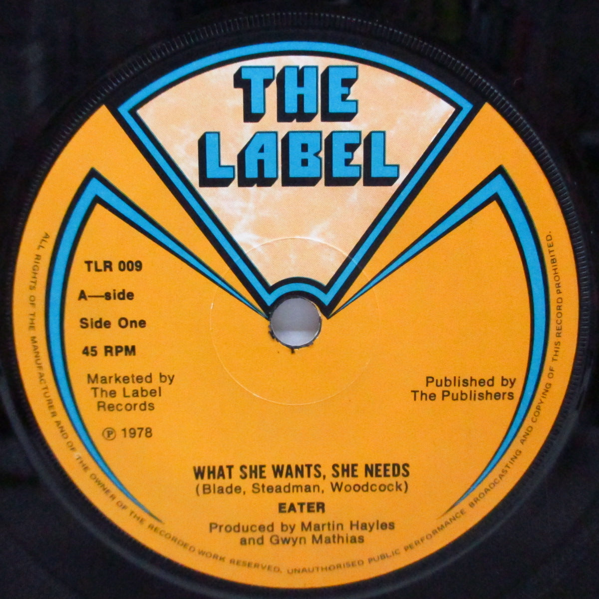 EATER (イーター) - What She Wants She Needs (UK オリジナル 7"+「アンディ・ブレイド の直筆サイン入」光沢固紙ジャケ)