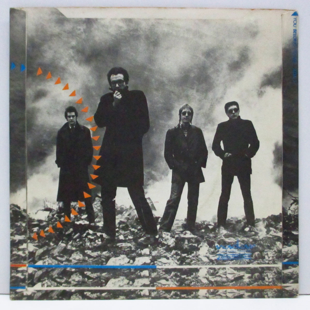 ELVIS COSTELLO & The Attractions (エルヴィス・コステロ & ジ・アトラクションズ) - (I Don't Want To Go To) Chelsea (UK オリジナル「小穴ラウンドセンター」7"/光沢固紙折り返ジャケ) '78年のヒットシングル!