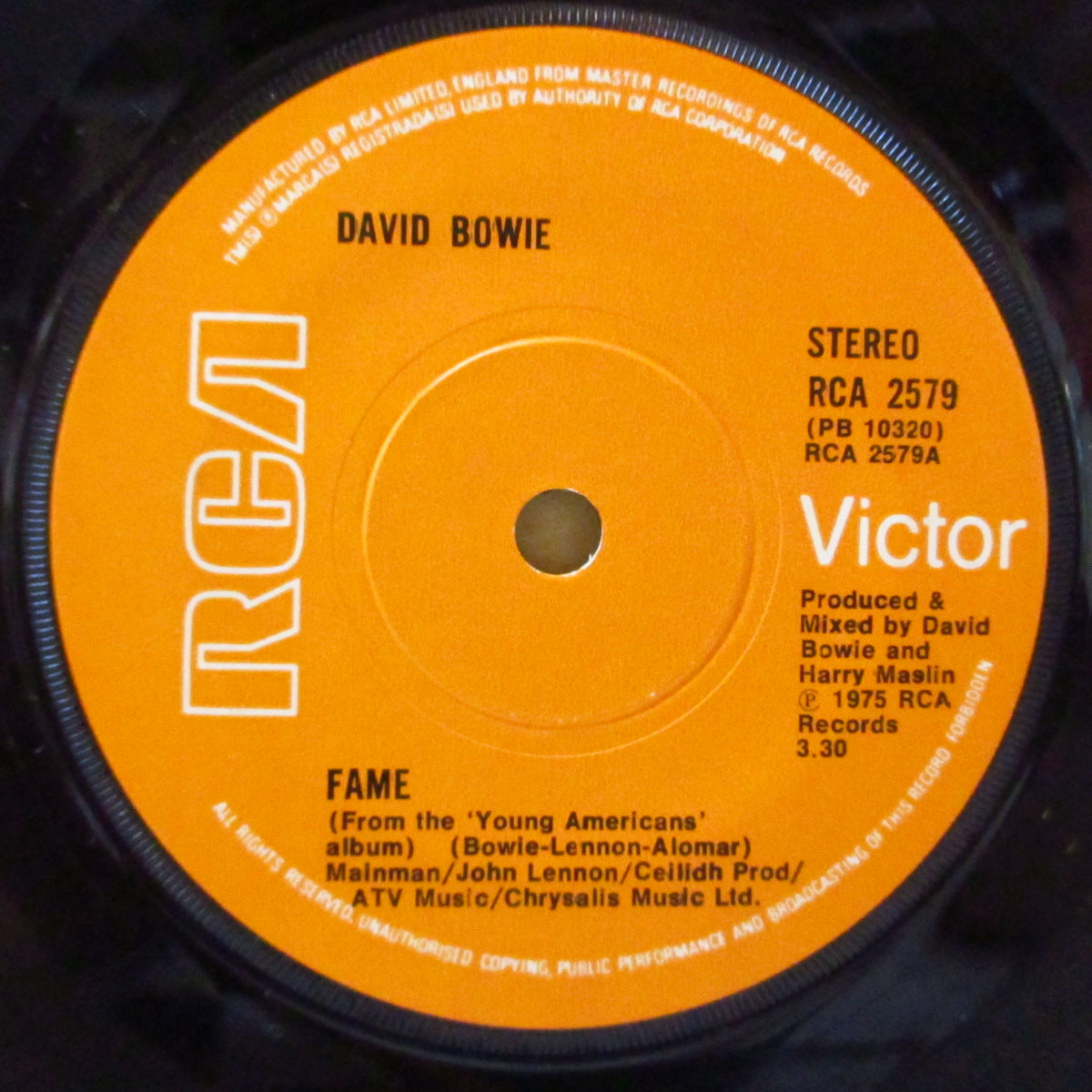 DAVID BOWIE (デヴィッド・ボウイ) - Fame (UK '75 オリジナル「"STEREO"表記ありラベ、フラットセンター」 7インチ+カンパニースリーブ)