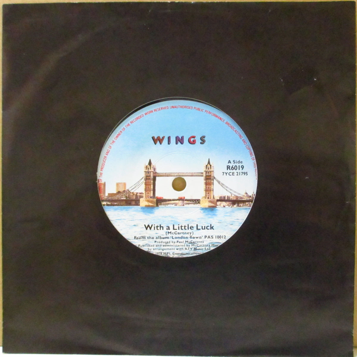 PAUL McCARTNEY & WINGS (ポール・マッカートニー & ウイングス) - With A LIttle Luck (UK '78 オリジナル「フラットセンター」7インチ+ダイカット黒スリーブ)