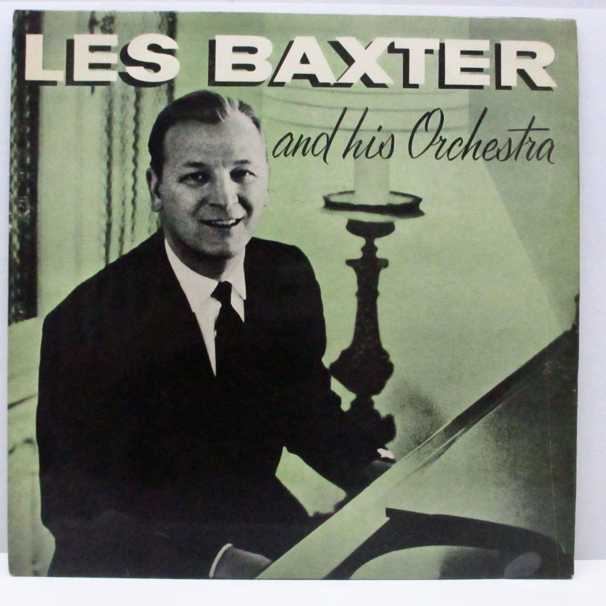 LES BAXTER And His Orchestra (レス・バクスター & ヒズ・オーケストラ) - Les Baxter And His Orchestra (UK オリジナル LP/両面コーティング折り返ジャケ) 全12曲コンピ!