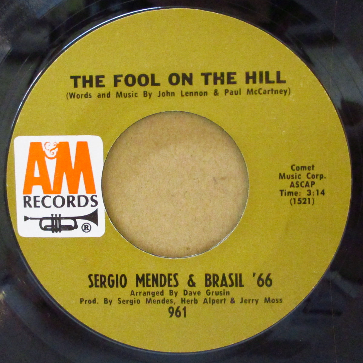 SERGIO MENDES & BRASIL '66 (セルジオ・メンデス&ブラジル'66) - Fool On The Hill (US '68 オリジナル・ジャケ付 7インチ)ビートルズ'名曲の清涼ソフト・ボサノヴァ・カヴァ!