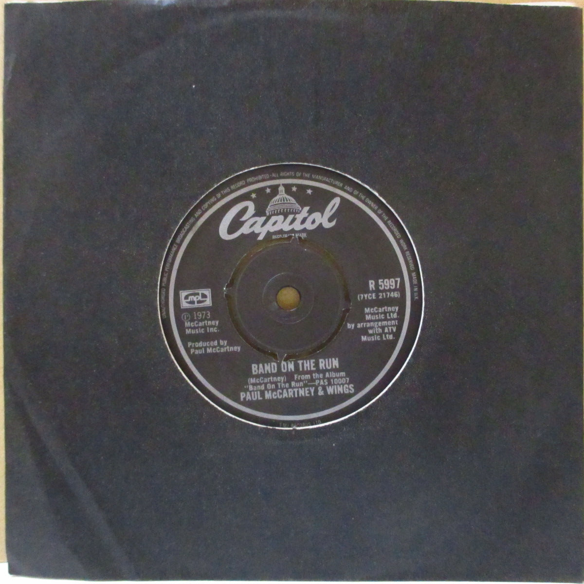 PAUL McCARTNEY & WINGS (ポール・マッカートニー & ウイングス) - Band On The Run (UK '75 再発「MPL Cumm-unications Inc表記なし・黒紙ラベ・ラウンドセンター」 7インチ+ダイカット黒スリーブ)