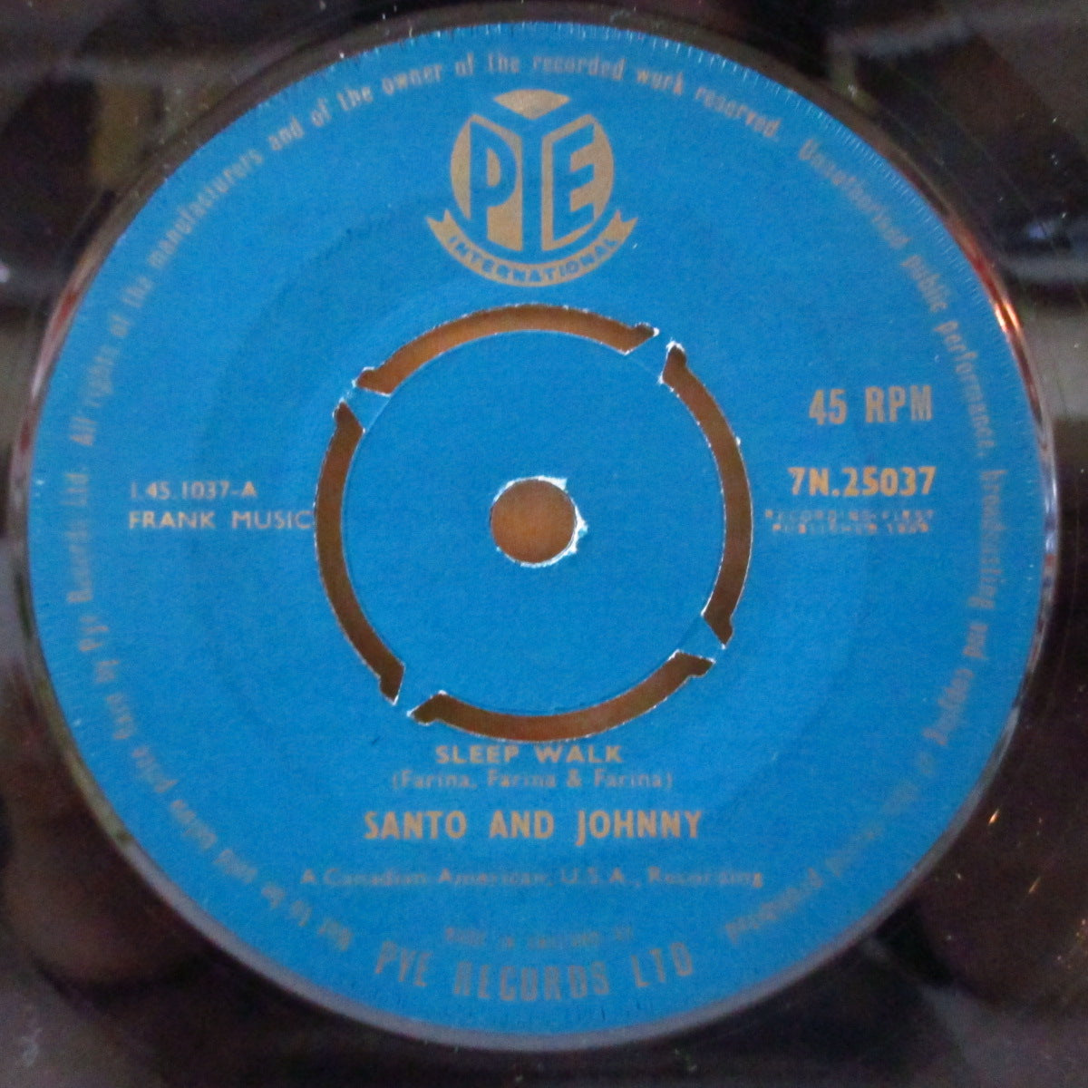 SANTO & JOHNNY (サント&ジョニー) - Sleep Walk (UK オリジナル 7インチ+Pye社の青色カンパニースリーブ)全米1位の大ヒット