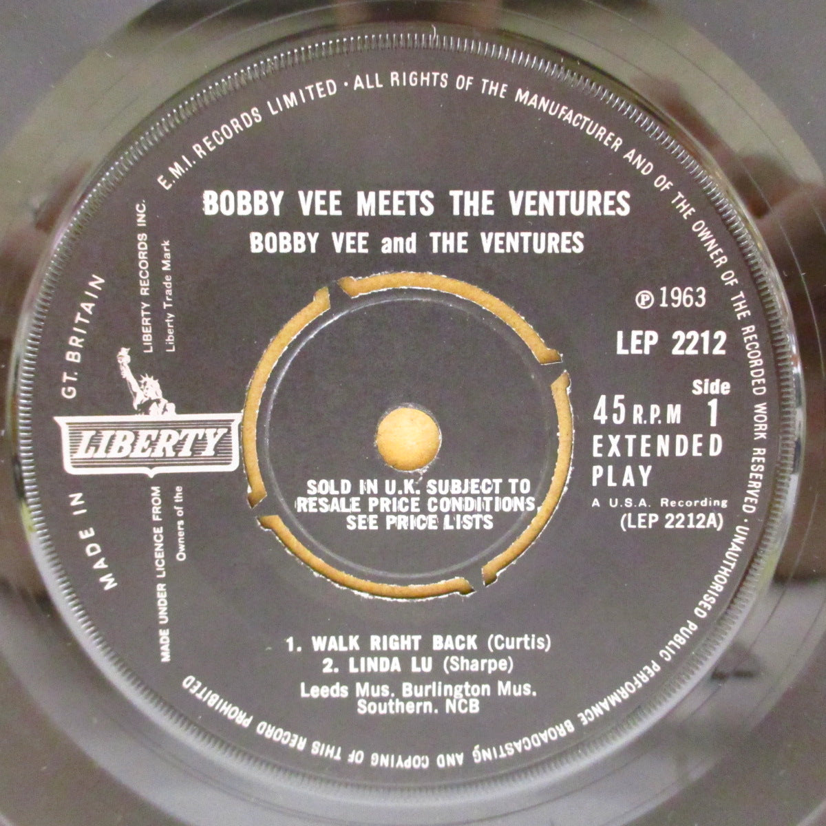 VENTURES & BOBBY VEE (ザ・ベンチャーズ) - Bobby Vee Meets The Ventures (UK '65 オリジナル・4曲入り 7インチEP/表面コーティング折り返しジャケ)