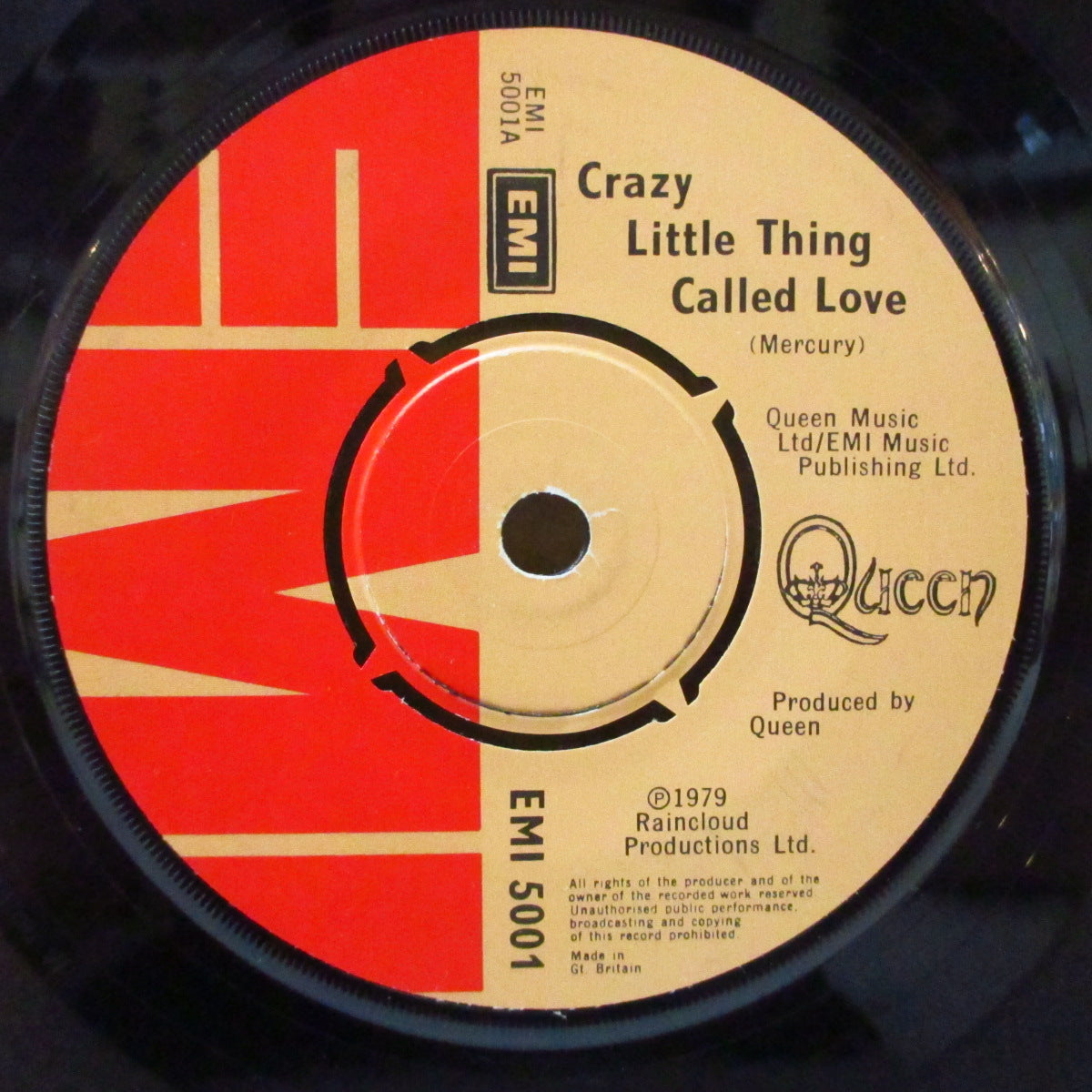 QUEEN (クイーン) - Crazy Little Thing Called Love (UK '79 オリジナル「ラウンドセンター」 7インチ+ダイカット黒スリーブ)