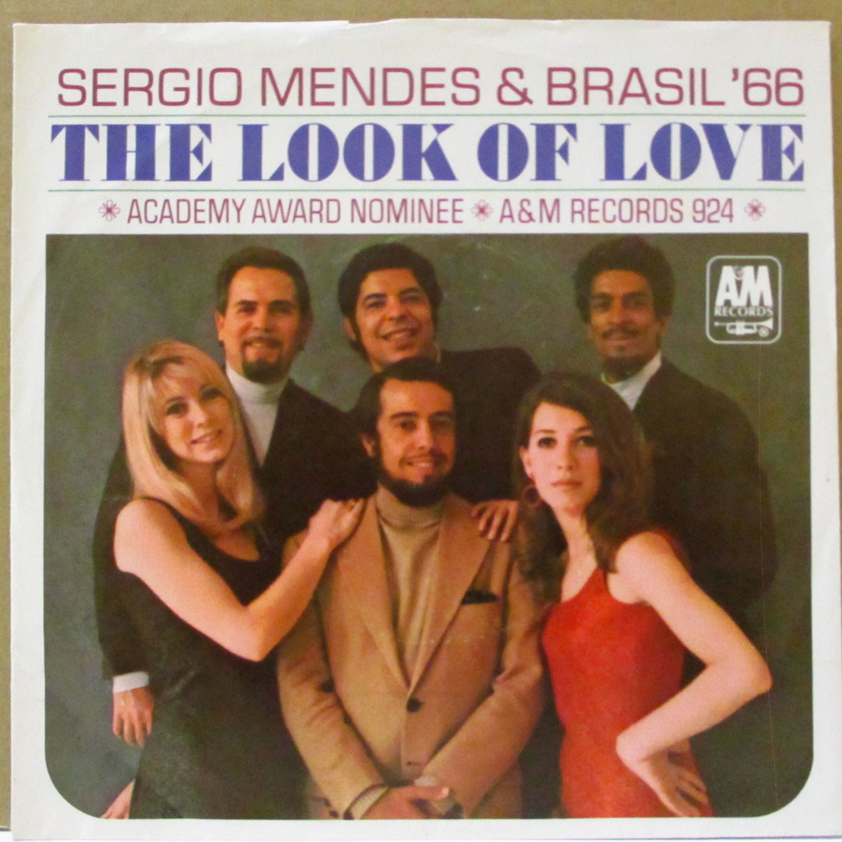 SERGIO MENDES & BRASIL '66 (セルジオ・メンデス&ブラジル'66) - The Look Of Love (US '68 オリジナル・ジャケ付 7インチ)ダスティ・スプリングフィールド名曲の清涼ソフト・ボサノヴァ・カヴァ!