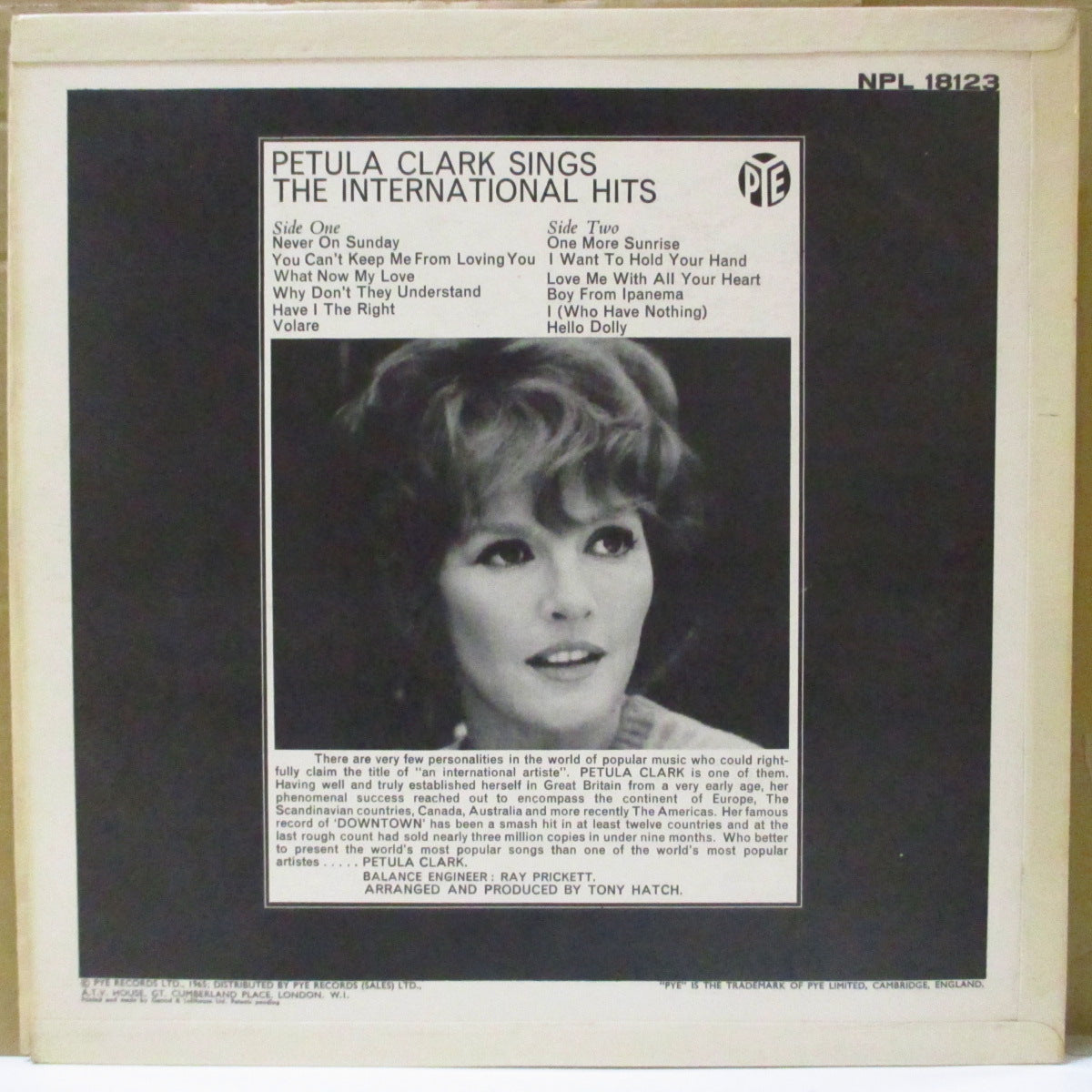 PETULA CLARK (ペトゥラ・クラーク) - Sings The International Hits (UK '65 オリジナル・モノラル LP/表面コーティング折り返しジャケ) 世界各国のヒット曲のカバーアルバム。近年稀な美品