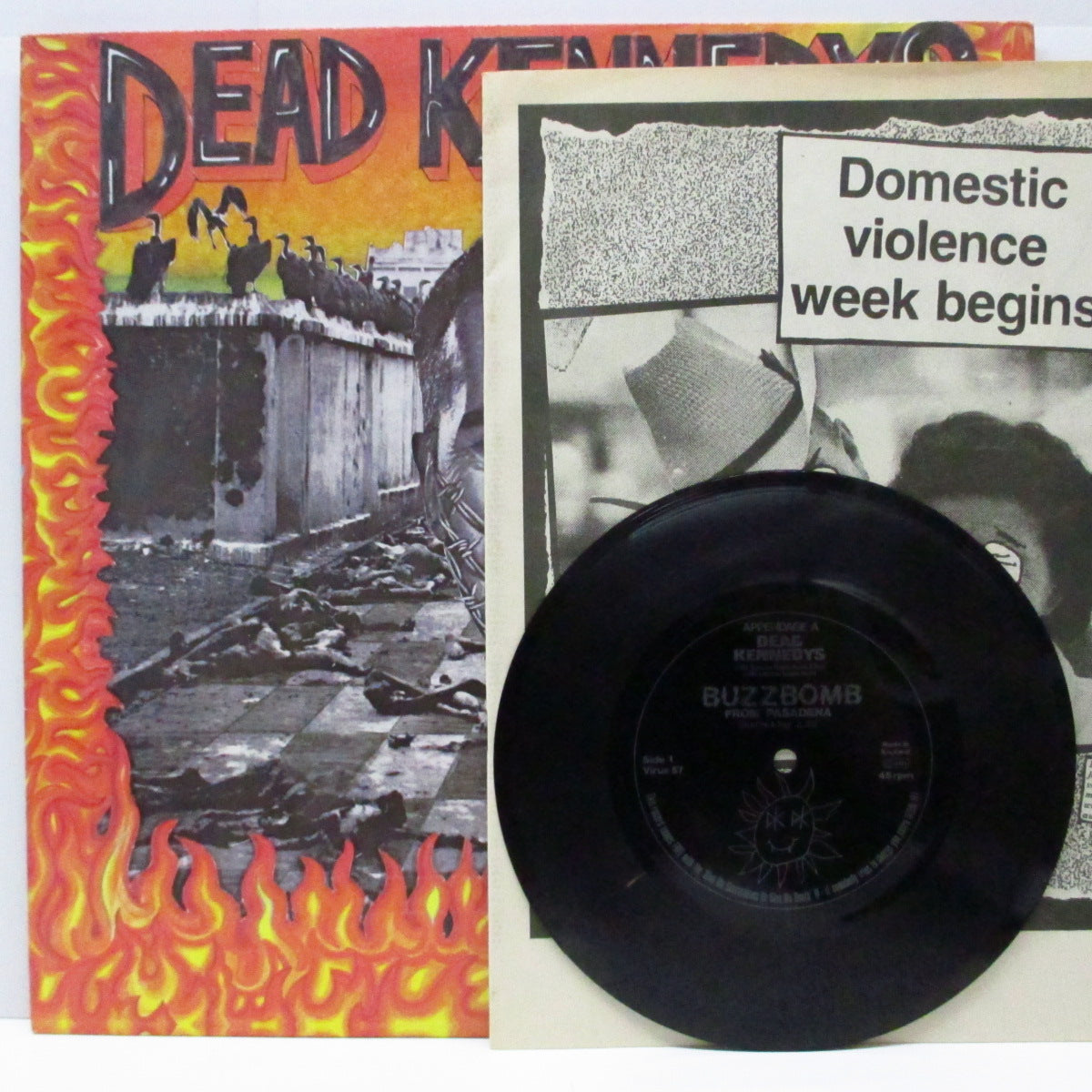 DEAD KENNEDYS (デッド・ケネディーズ) - Give Me Convenience Or Give Me Death (UK オリジナル「マルーン&ブラック」ラベ LP+FLEXI、ブックレット)