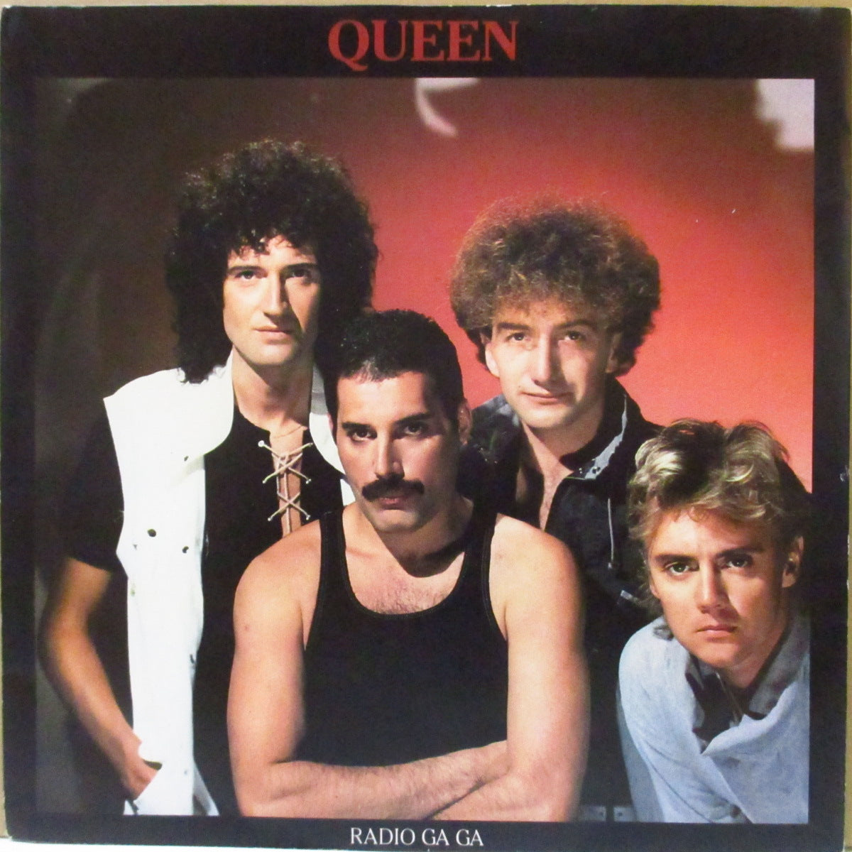 QUEEN (クイーン) - Radio Ga Ga (UK '84 オリジナル「黒紙ラベ・フラットセンター」 7インチ+光沢ソフト紙ジャケ)