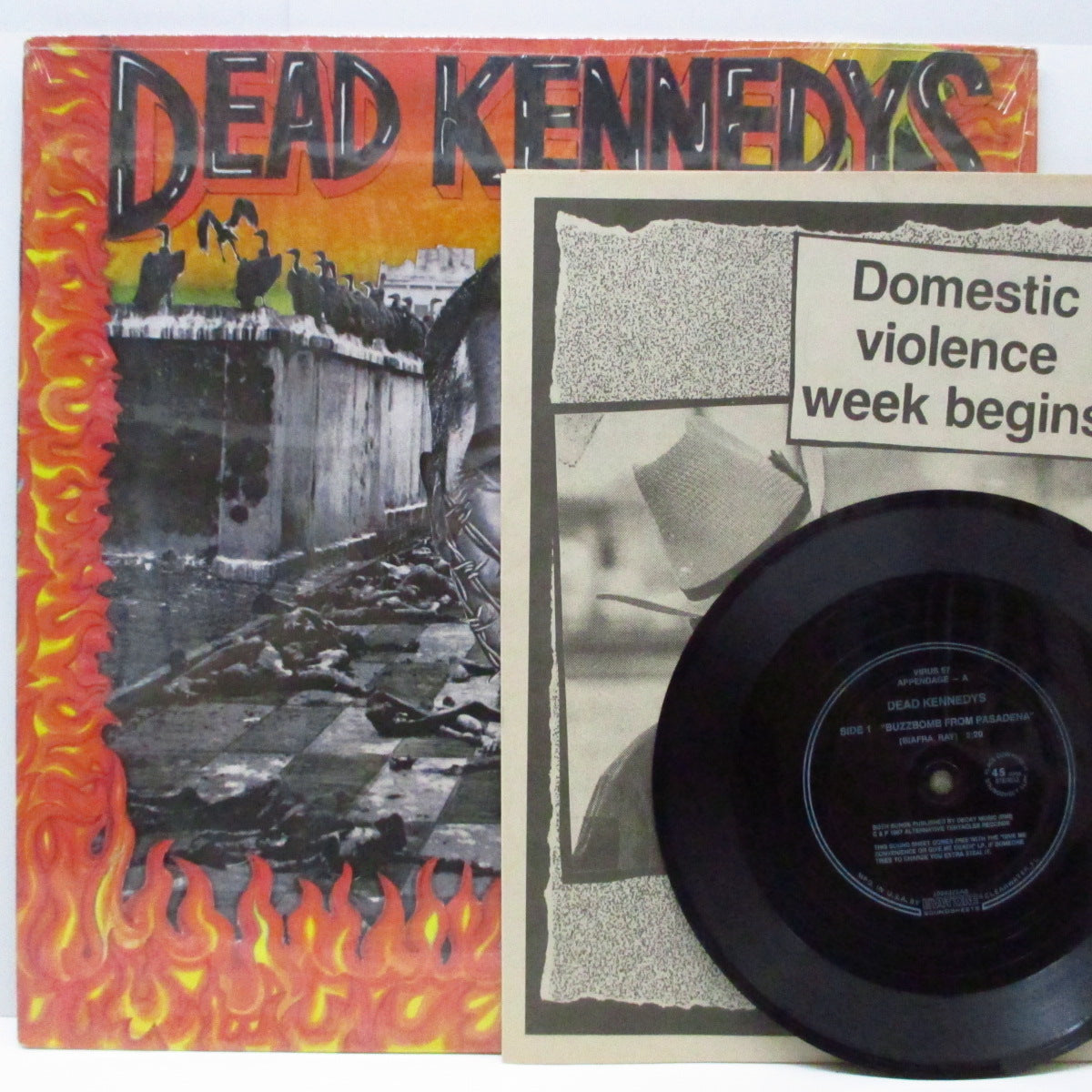 DEAD KENNEDYS (デッド・ケネディーズ) - Give Me Convenience Or Give Me Death (US オリジナル「ブラック」ラベ LP+FLEXI、ブックレット)