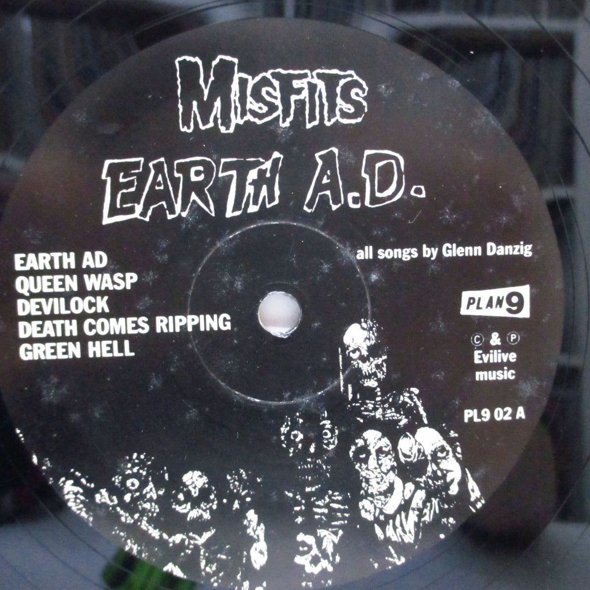 MISFITS (ミスフィッツ) - Earth A.D. / Wolfs Blood (US '91 正規再発 Evilive Music 出版ラベ「黒盤」 LP/濃い紫ジャケ )