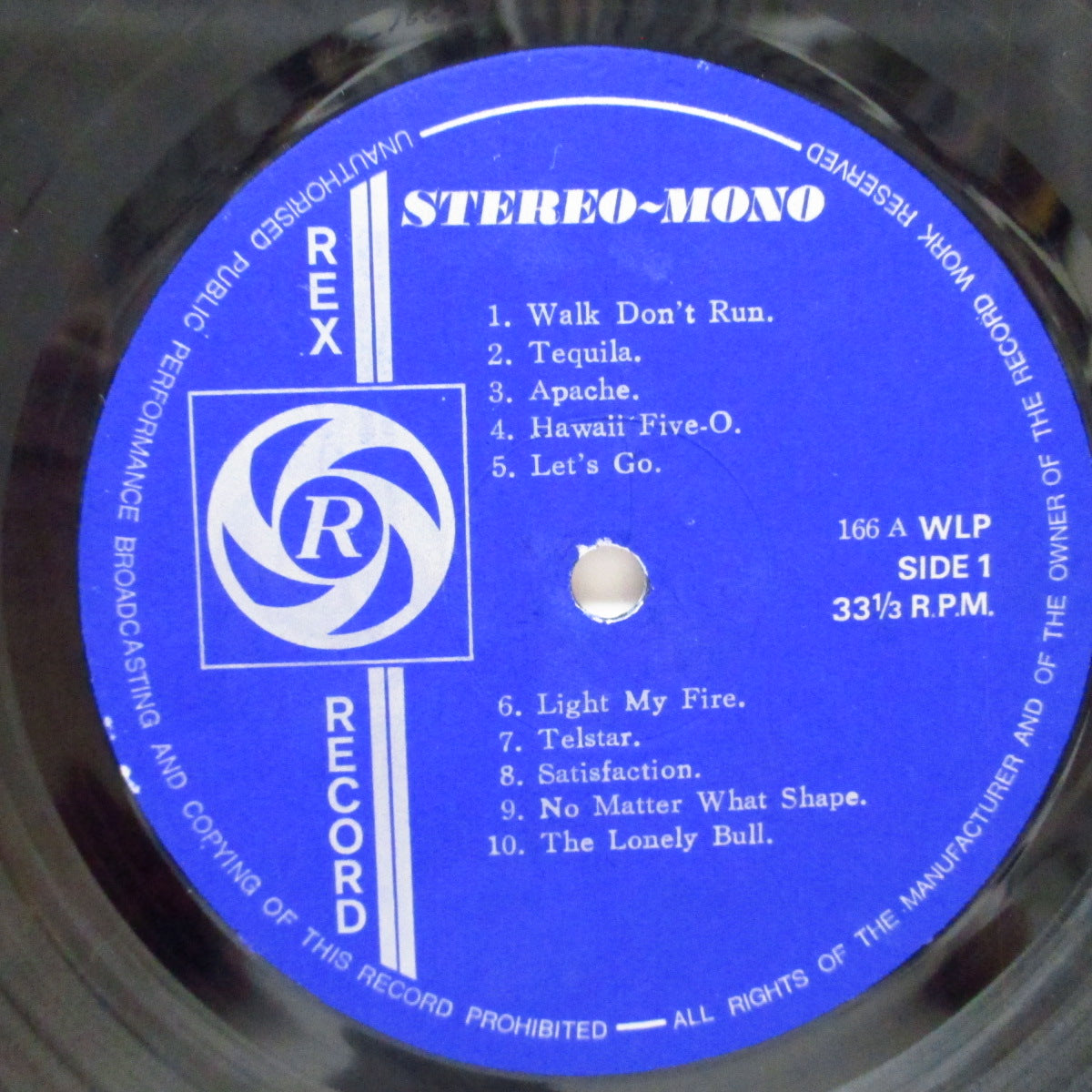 VENTURES (ベンチャーズ) - The Best Of The Ventures (Malaysia 70's 限定プレス「ステレオ/モノラル」 LP)