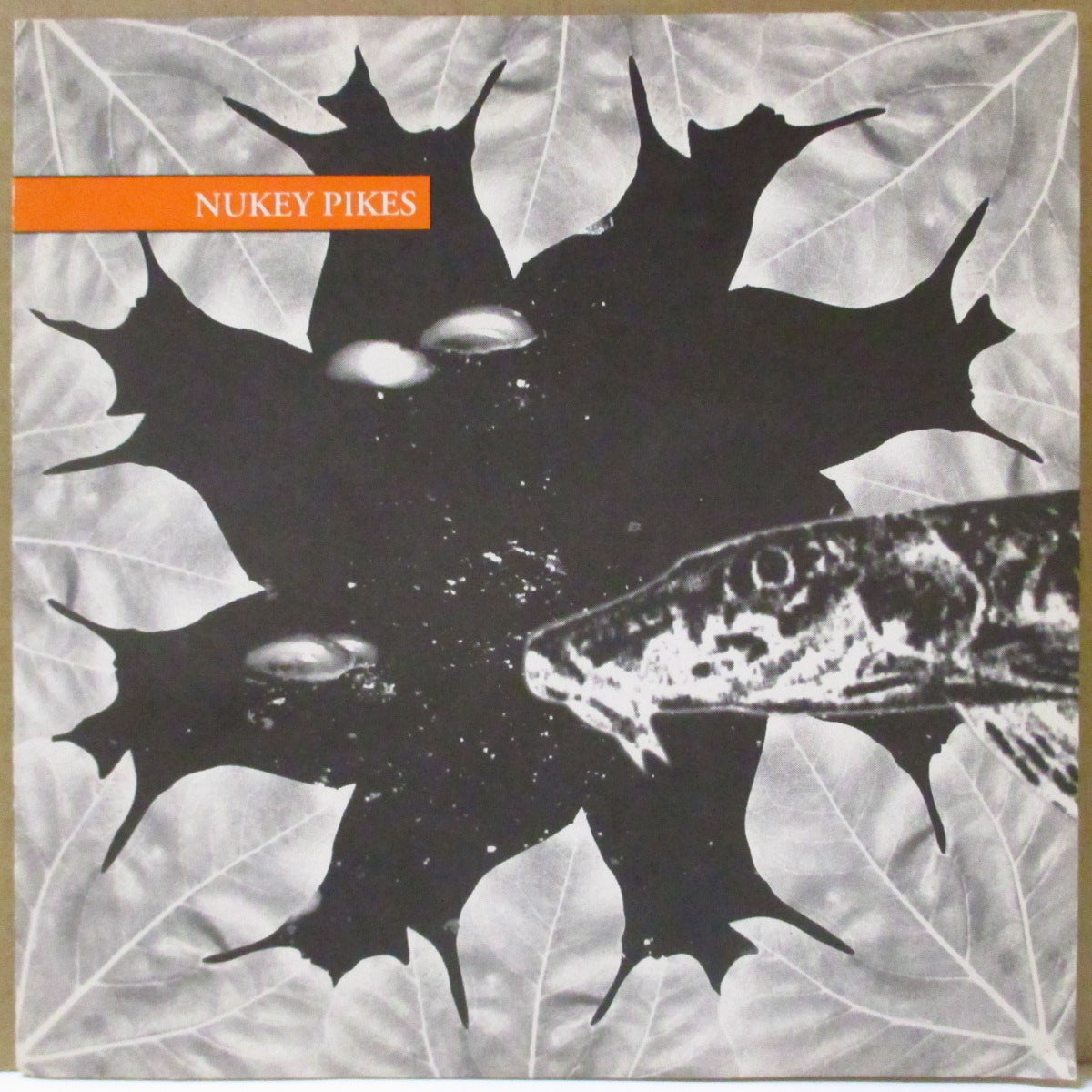 NUKEY PIKES / CITIZEN FISH (ニューキー・パイクス / シティズン・フィッシュ) - Nukey Pikes / Skin Flinch (Japan '94 オリジナル4曲入りスプリット 7インチ/光沢固紙ジャケ)