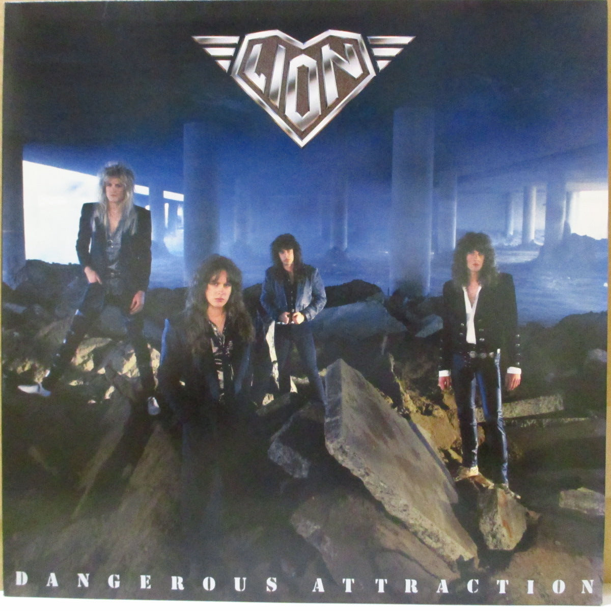 LION (ライオン) - Dangerous Attraction (Japan オリジナル LP+見開きインサート/帯欠) '87年1stアルバム