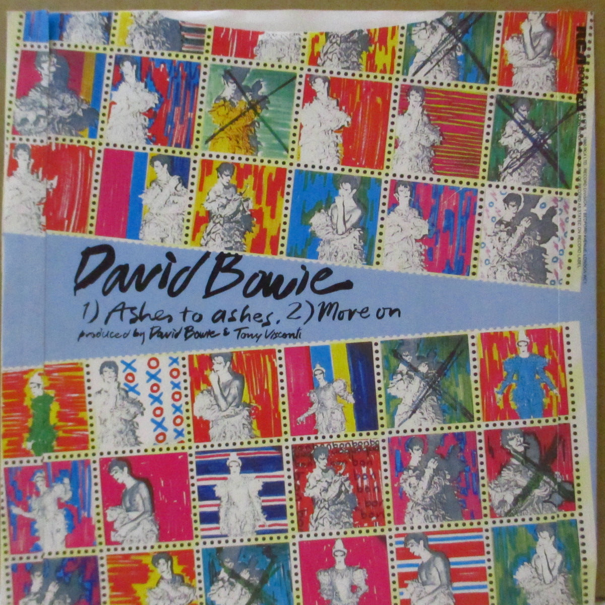 DAVID BOWIE (デヴィッド・ボウイ) - Ashes To Ashes (UK '80 オリジナル「黒紙ラベ、フラットセンター」 7インチ+ボウイが靴を見下ろしているジャケ/スタンプシート欠)