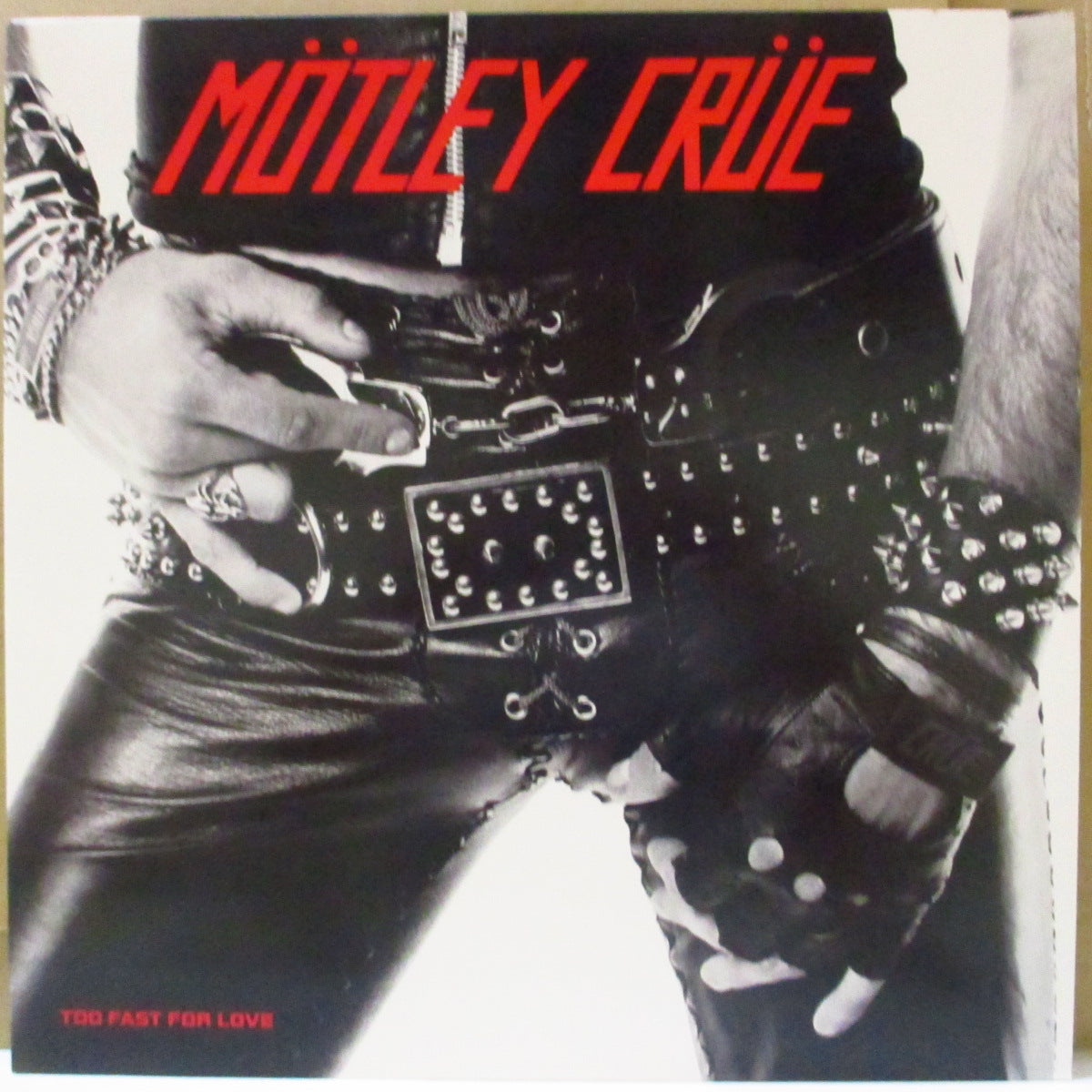 MOTLEY CRUE (モトリー・クルー) - Too Fast For Love (US '82 再発「バンド名下部表記黒&赤ラベ」 LP+ソフト紙インナー, インサート) '82年1stアルバム