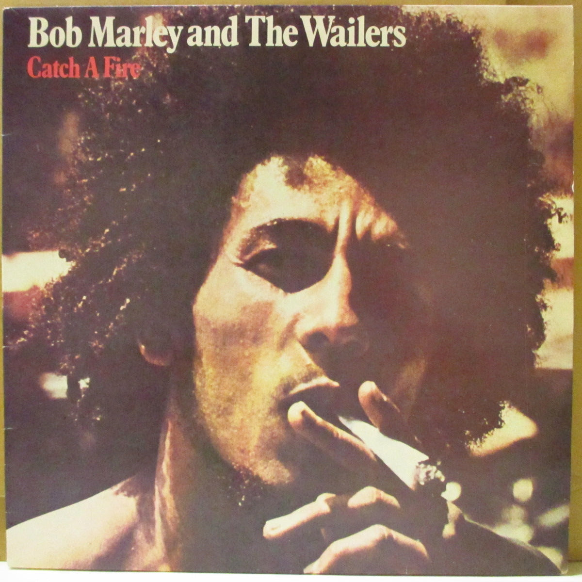 BOB MARLEY & THE WAILERS (ボブ・マーリー&ザ・ウェイラーズ) - Catch a Fire (UK '90 リマスター 再発「カラーロゴ・ベージュラベ」LP/顔写真ジャケ)