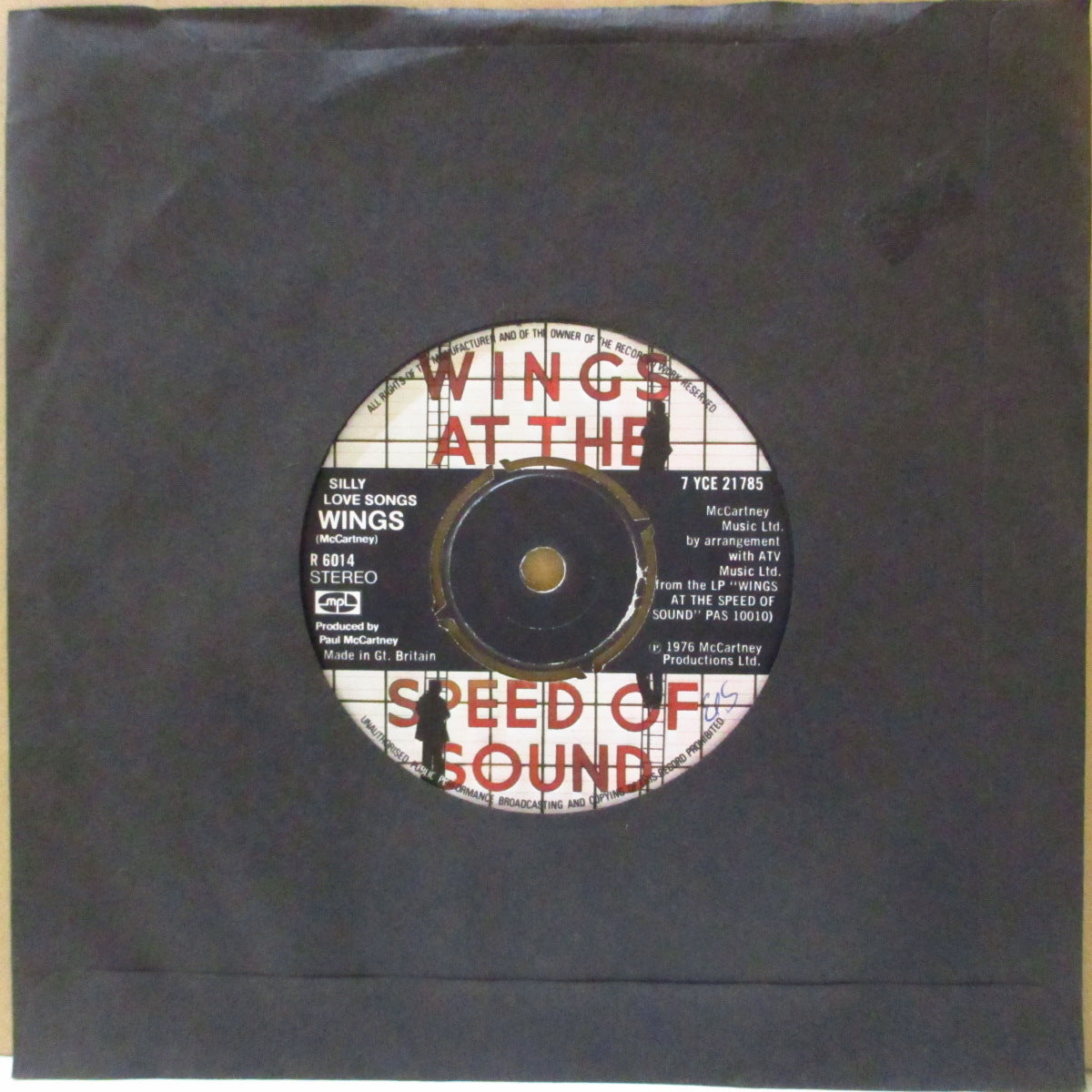 PAUL McCARTNEY & WINGS (ポール・マッカートニー & ウイングス) - Silly Love Songs (UK '76 オリジナル「カラーカスタム・ラベ・ラウンドセンター」7インチ+ダイカット黒スリーブ)