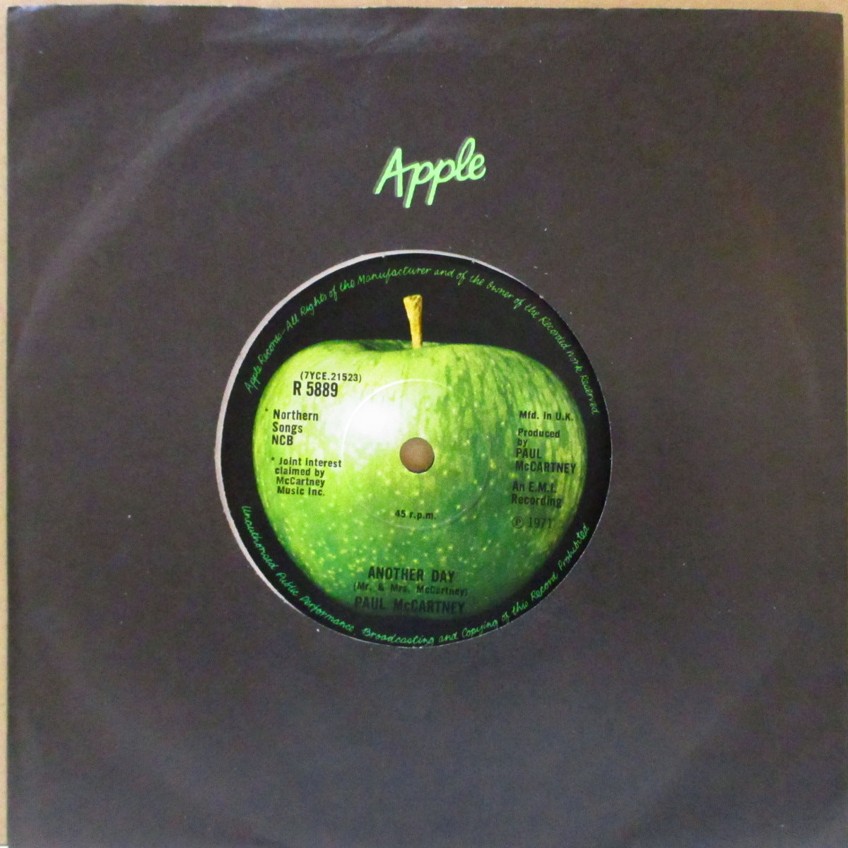 PAUL McCARTNEY (ポール・マッカートニー) - Another Day (UK '71 オリジナル「Copyright also claimed by maclenクレジット無し・フラットセンター」7インチ+アップルダイカット黒スリーブ)
