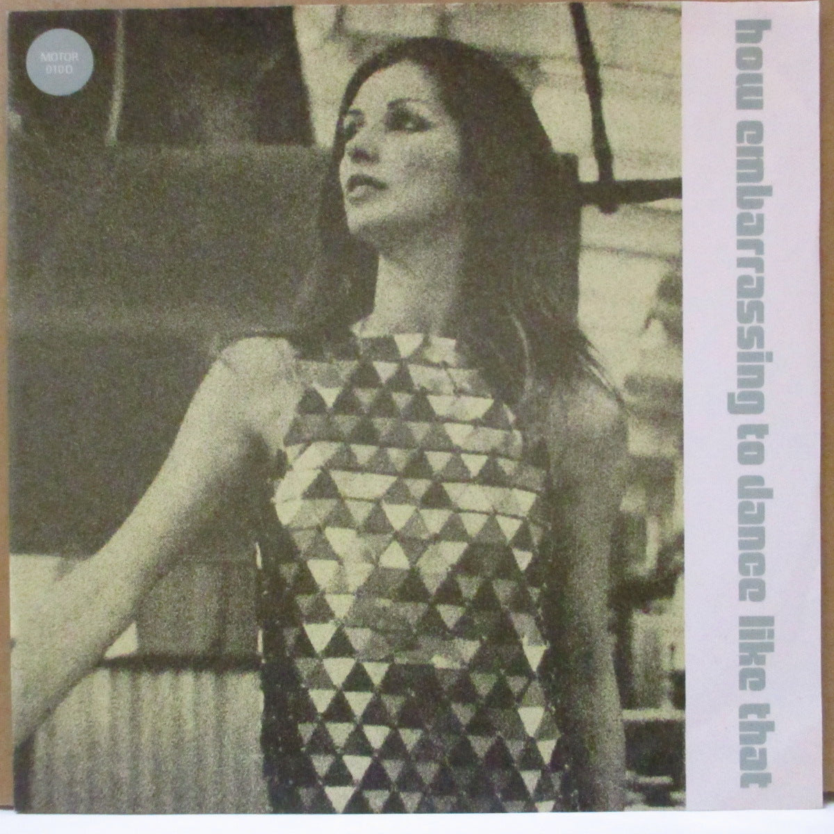 V.A. ('90s US・インディロック/インディポップ・コンピ) - How Embarrassing To Dance Like That (Japan オリジナル 7インチ+光沢ソフト紙ジャケ, ミニインサート)