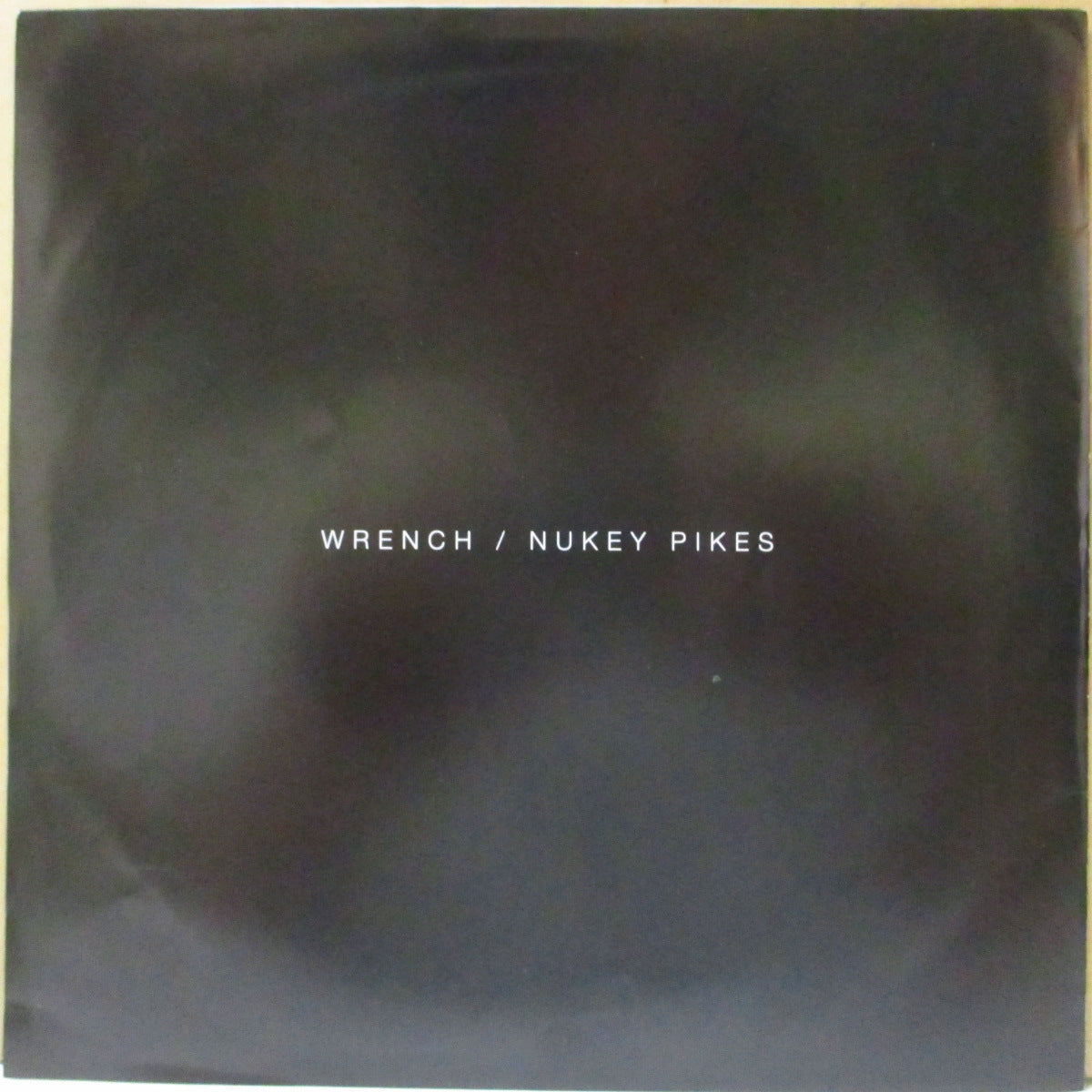 WRENCH / NUKEY PIKES (レンチ / ニューキー・パイクス) - Split (Japan '97 オリジナル・スプリット 7インチ+ミニインサート, 光沢ソフト紙ジャケ)