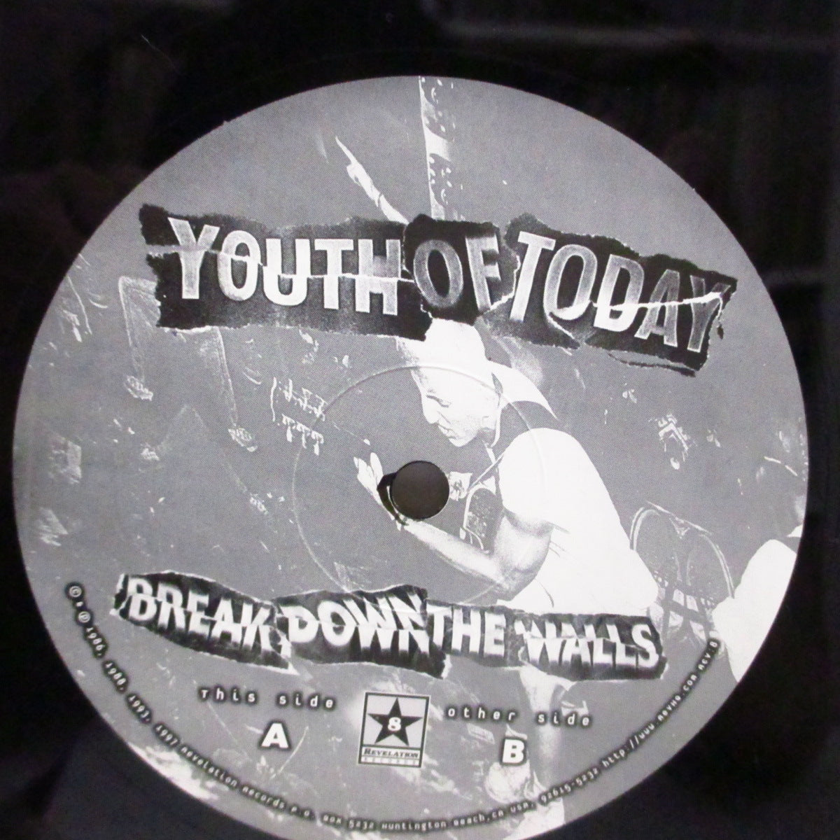 YOUTH OF TODAY (ユース・オブ・トゥデイ) - Break Down The Walls (US '97 再発「ライブ写真ラベ」黒盤 LP+インサート、「新ジャケ」/Rev.8)