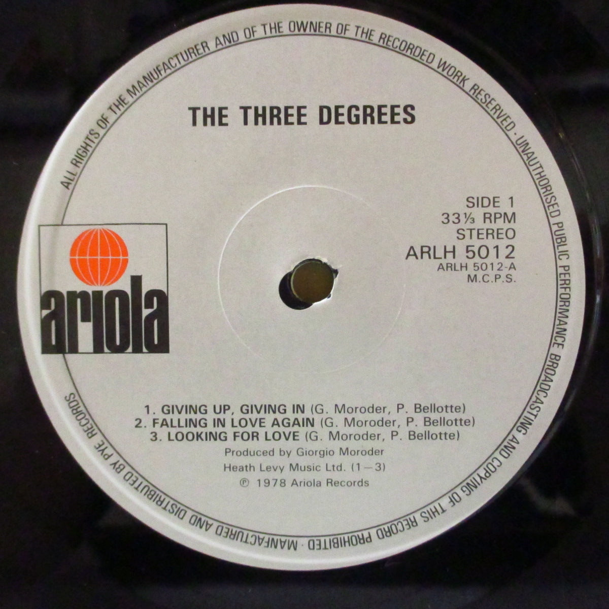 THREE DEGREES, THE (ザ・スリー・ディグリーズ) - New Dimensions (UK '78 オリジナル・ステレオ LP/エンボス加工見開きジャケ) LPは48年間未再発化!