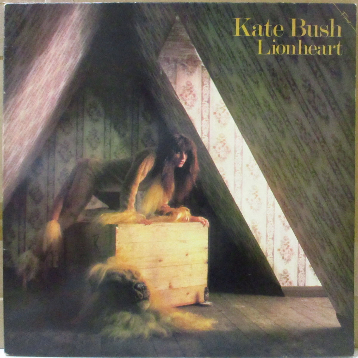 KATE BUSH (ケイト・ブッシュ) - Lionheart (UK '85 Fame社再発 LP+バーコード付き見開きジャケ)