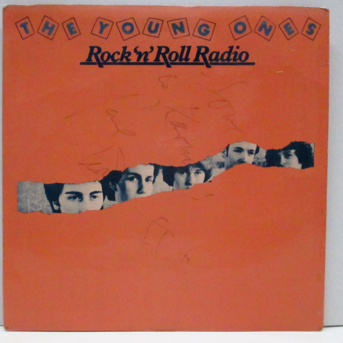 YOUNG ONES, THE (ザ ・ヤング・ワンズ) - Rock 'N' Roll Radio (UK オリジナル 7"+表面コーティングジャケ)