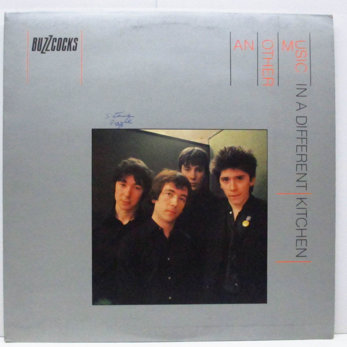 BUZZCOCKS (バズコックス) - Another Music In A Different Kitchen (UK オリジナル LP+ブラックインナー/スティーヴディグルの「直筆サイン入」ジャケ)