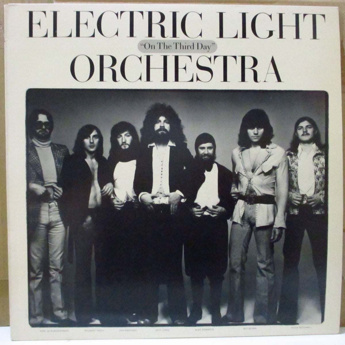 ELECTRIC LIGHT ORCHESTRA (エレクトリック・ライト・オーケストラ) - On The Third Day (UK '78 再発 LP+マット固紙インナー/JETLP 202)