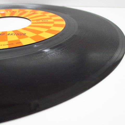 KNIGHTS AND ARTHUR - I Can Tell The World (Orig)