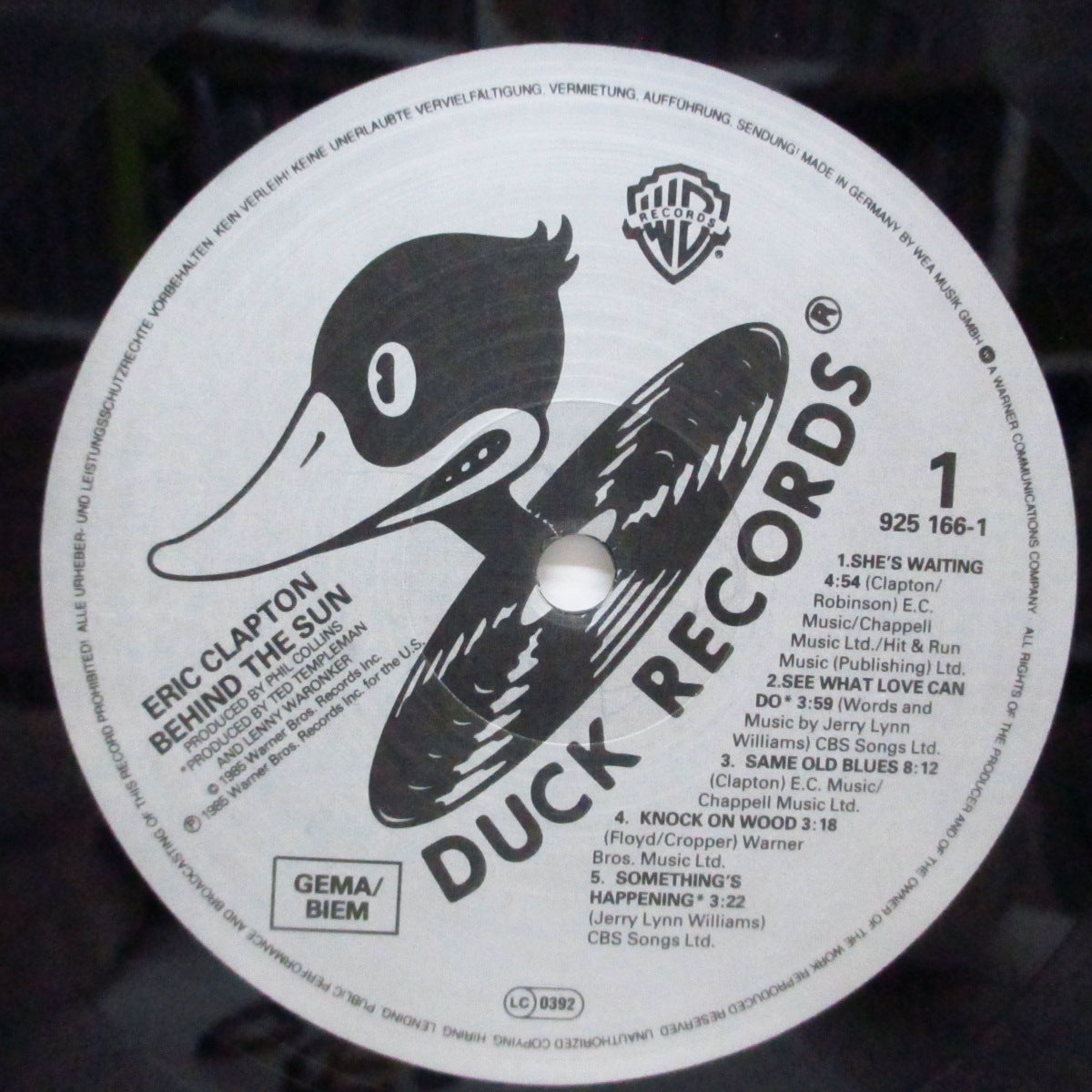 ERIC CLAPTON (エリック・クラプトン) - Behind The Sun (EU オリジナル LP/ステッカー付き見開ジャケ)