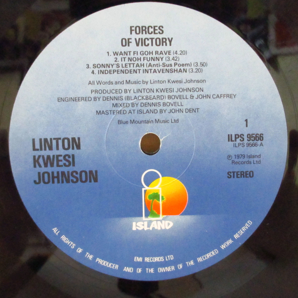 LINTON KWESI JOHNSON (リントン・クウェシ・ジョンソン) - Forces Of Victory (UK オリジナル LP+インナー/両面コーティングジャケ)