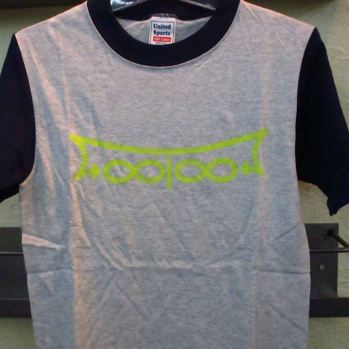 ooioo オーオーアイオーオー Tシャツ OOIOO (オーオーアイオーオー) - Directing Arrow Logo (ALT T-Shirts #37)