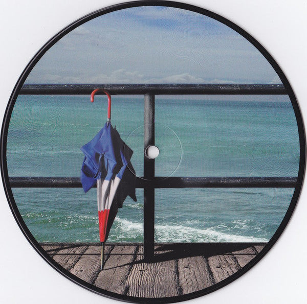 SMALL WORLD (スモール・ワールド) - Seaside Town In The Rain (UK 200枚限定ピクチャー7"「廃盤 New」)