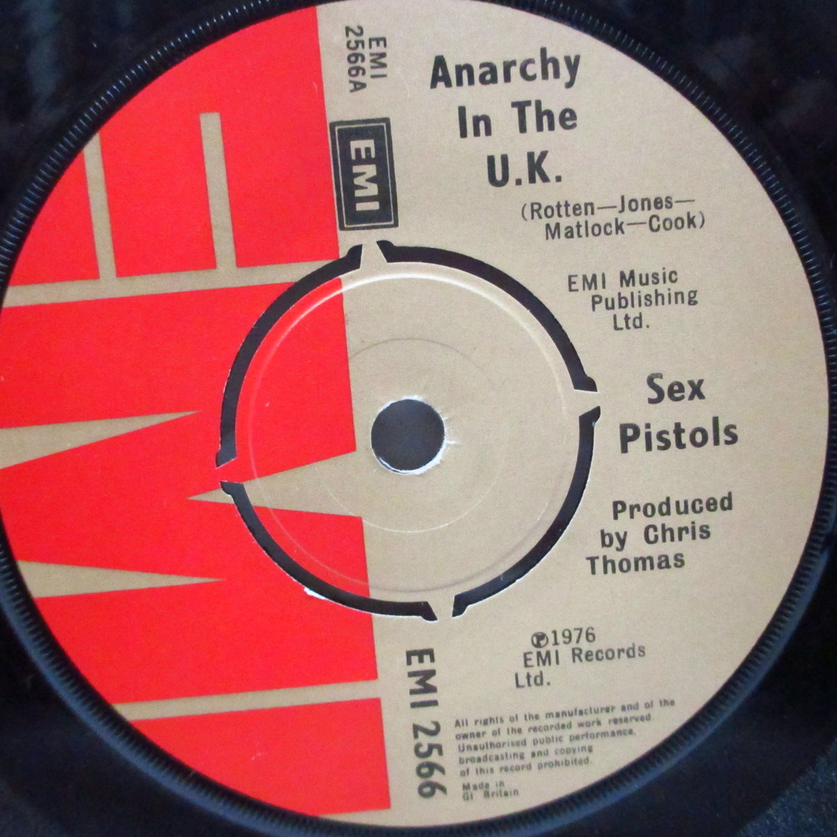 SEX PISTOLS (セックス・ピストルズ)  - Anarchy In The U.K. (UK 初回5,000枚「プロデューサー名が両面共クリストーマスのミス表記」ラウンドセンター 7"/赤カンパニースリーブ)