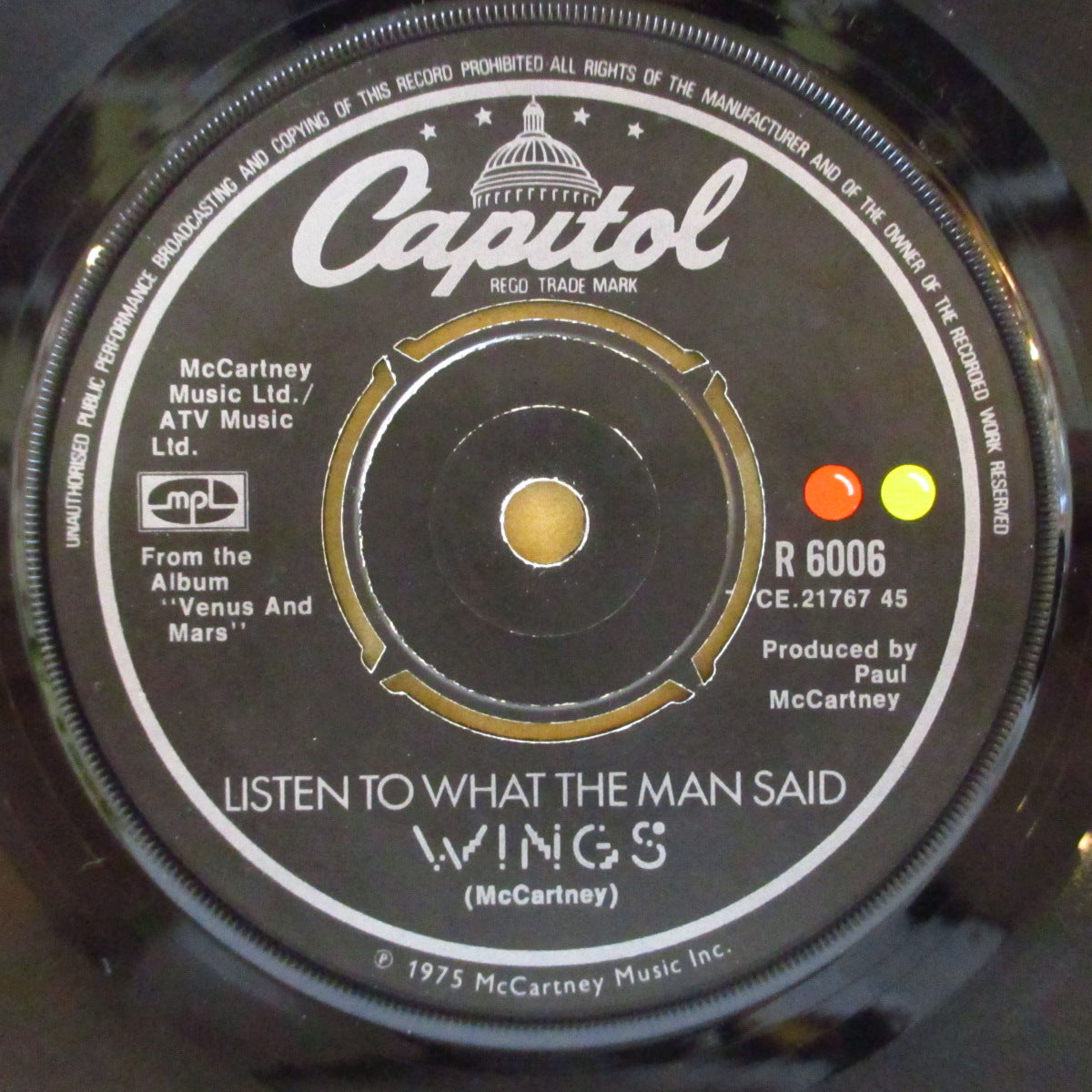 PAUL McCARTNEY & WINGS (ポール・マッカートニー & ウイングス)  - Listen To What The Man Said (UK '75 オリジナル「カラードット入り黒紙ラベ・ラウンドセンター」 7インチ+ソフト紙ジャケ)