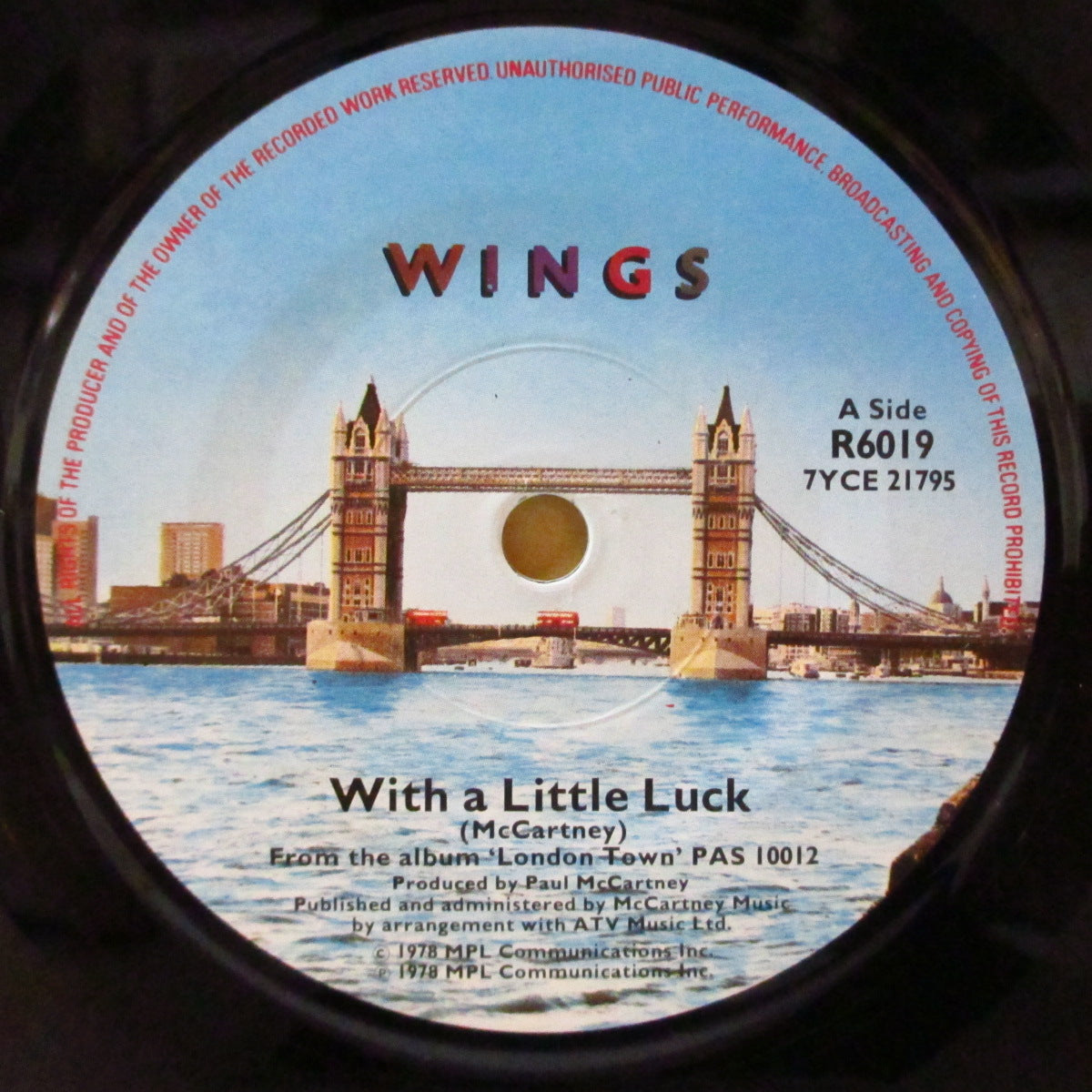 PAUL McCARTNEY & WINGS (ポール・マッカートニー & ウイングス)  - With A LIttle Luck (UK '78 オリジナル「フラットセンター」7インチ+ダイカット黒スリーブ)