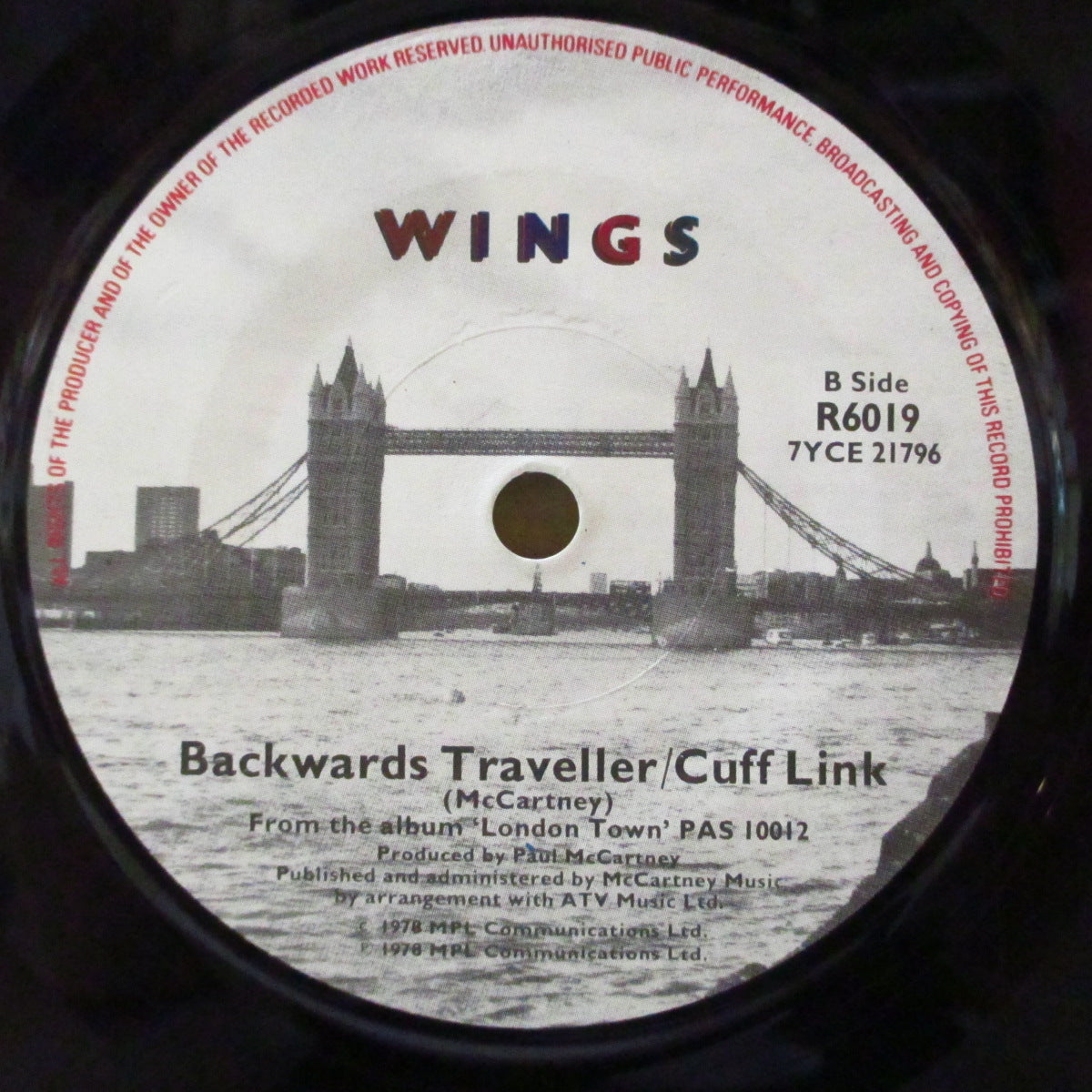 PAUL McCARTNEY & WINGS (ポール・マッカートニー & ウイングス)  - With A LIttle Luck (UK '78 オリジナル「フラットセンター」7インチ+ダイカット黒スリーブ)