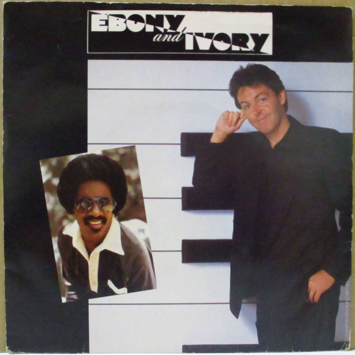 PAUL McCARTNEY / STEVIE WONDER (ポール・マッカートニー / スティーヴィー・ワンダー)  - Ebony & Ivory (UK '82 オリジナル「黒紙ラベ・ラウンドセンター」  7インチ+光沢固紙ジャケ)