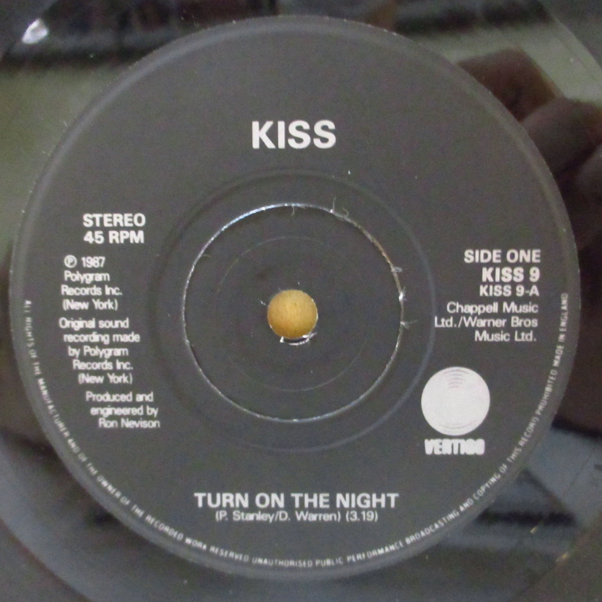 KISS (キッス)  - Turn On The Night (UK '87 限定 7インチ+光沢固紙折り返しジャケ, ポスタースリーブ)