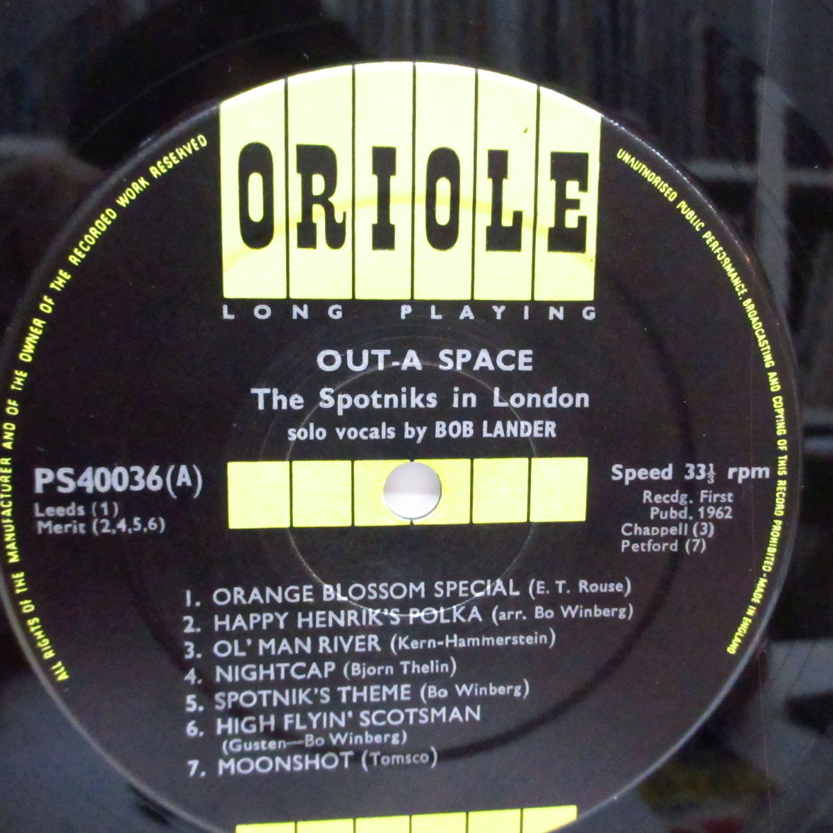 SPOTNICKS (スプートニクス)  - Out-A-Space, The Spotnicks In London (UK オリジナル「モノラル」LP/表面コーティング折り返ジャケ)