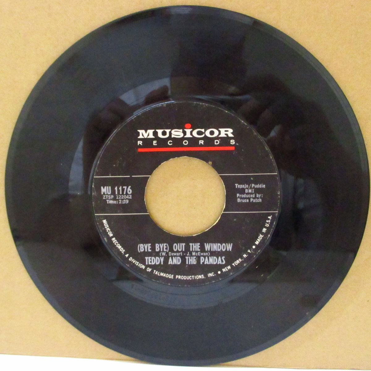 TEDDY AND THE PANDAS (テディ・アンド・ザ・パンダス)  - (Bye Bye) Out The Window (US '65 ミュージコー社再発 7インチ)美メロ・ボップ・ガレージ！