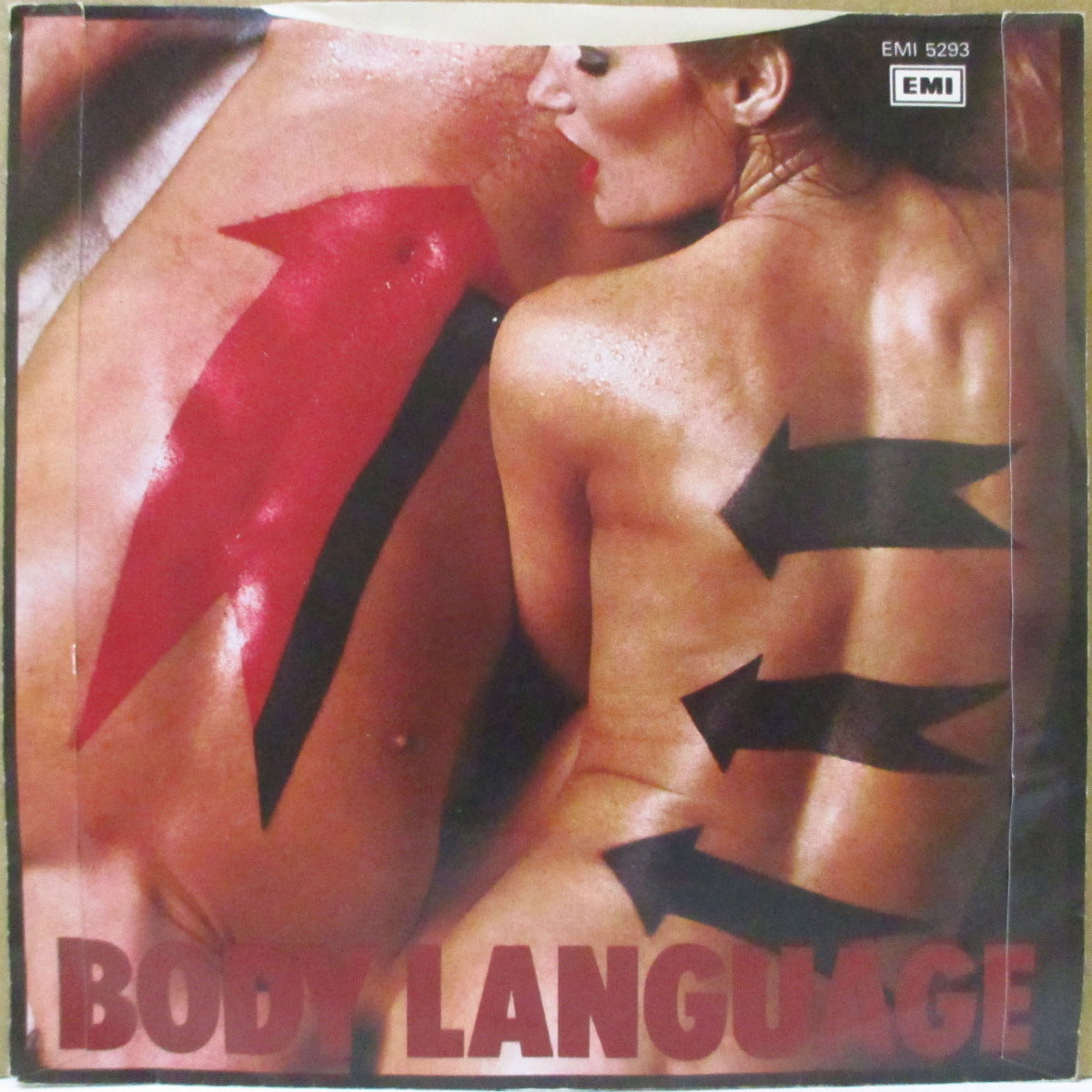 QUEEN (クイーン)  - Body Language (UK '83 オリジナル「両面アルバム表記なし紙ラベ・ラウンドセンター」 7インチ+「バンド名黒字」光沢ジャケ)