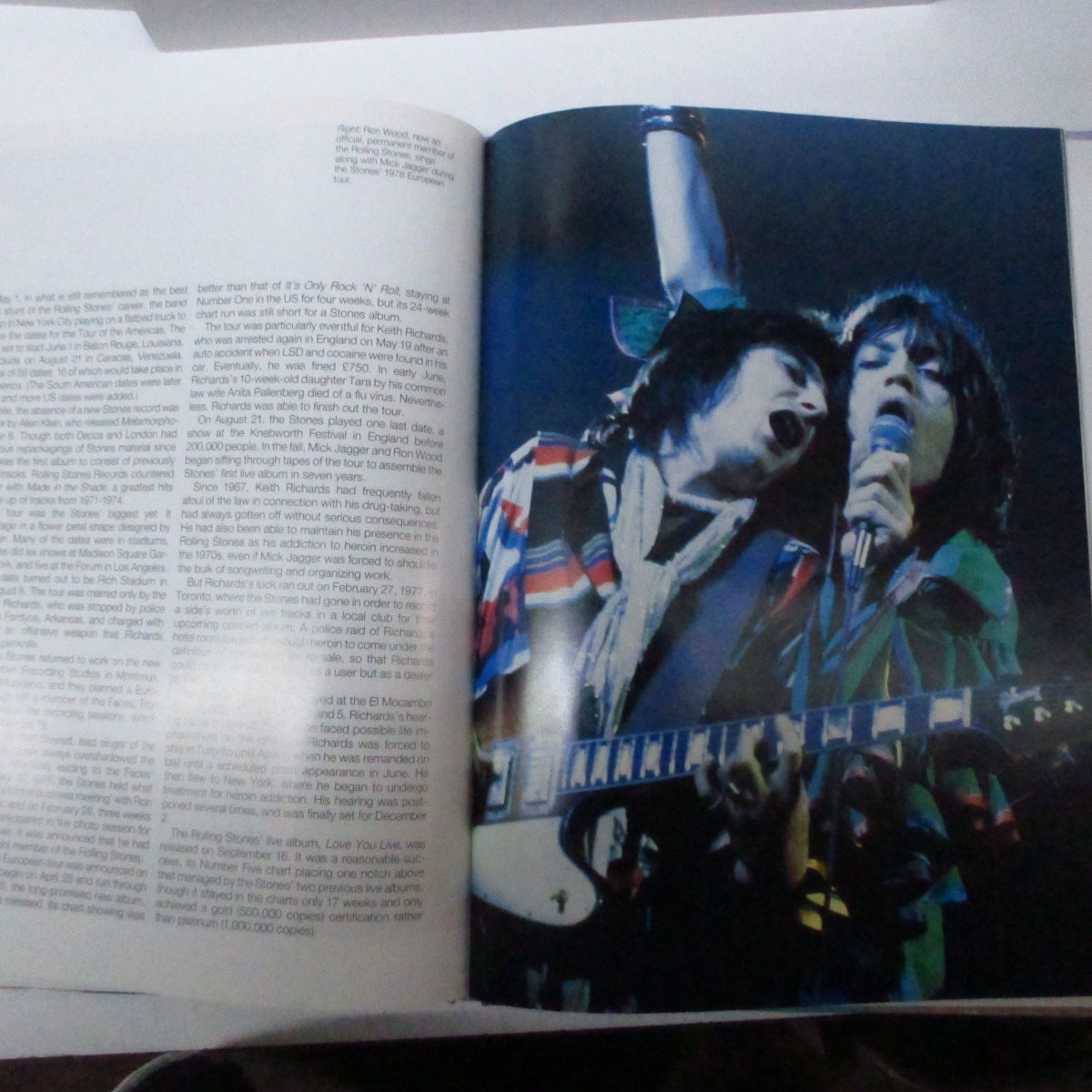 ROLLING STONES (William Ruhlmann  著) (ローリング・ストーンズ)  - Rolling Stones (UK オリジナル「ハードカバー」ブック) フルカラー折りたたみポスター付き !